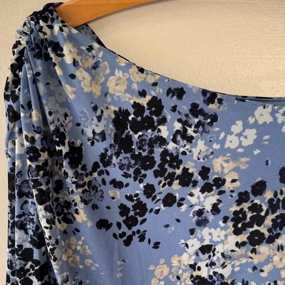 WHBM Elegant Off-The-Shoulder Bodycon Midi Dress with a sophisticated design. - Picture 5 of 15